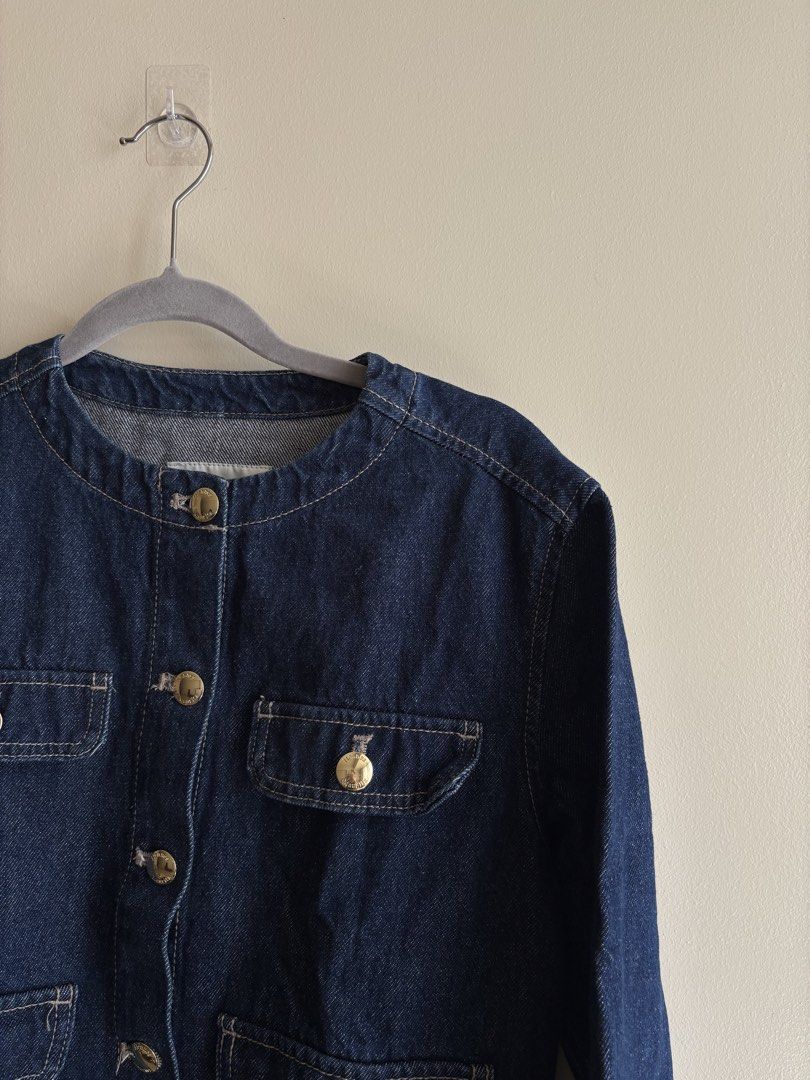 H&M Collarless Denim Jacket (Category: Coats, Jackets and Outerwear) located in Quezon City. Submitted by ruthaguilarrrr (Listing ID 1464207318, Image 3). Description: H&M Collarless Denim Jacket Dark wash Colored Size XS Can fit 5’0 to 5’2 in height No issues Only used a few times RFS: Decluttering my closet For reference, I’m: Height: 5’0 Weight: 40kg Waist: 24in Jacket Measurement Length Sleeves: 22inches Jacket Length: 19.5inches Width: 18inc