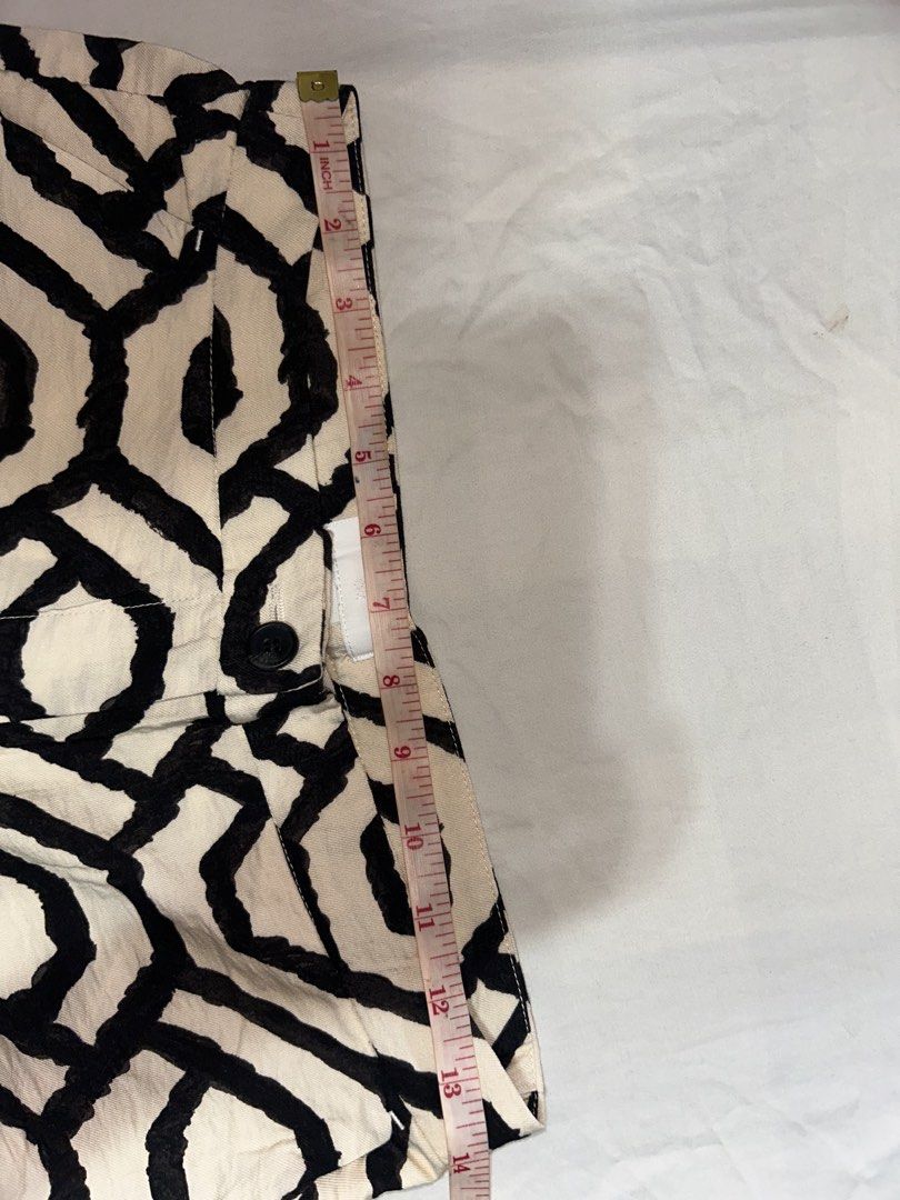 H&M Cream/Patterned flared trousers (Category: Jeans) located in Virac. Submitted by mielsspreloved (Listing ID 1464188100, Image 3). Description: Brand: H&M size 6 on tag Style: High-waisted, wide-leg trousers Cool geometric print Button and zip Fabric: Light and flowy Location: Bicol .