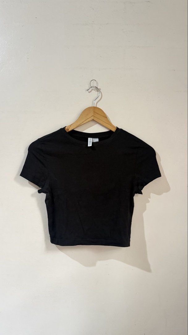 H&M divided black cropped top (Category: Shirts) located in Tarlac. Submitted by cln.vender (Listing ID 1464161493, Image 1). Description: .