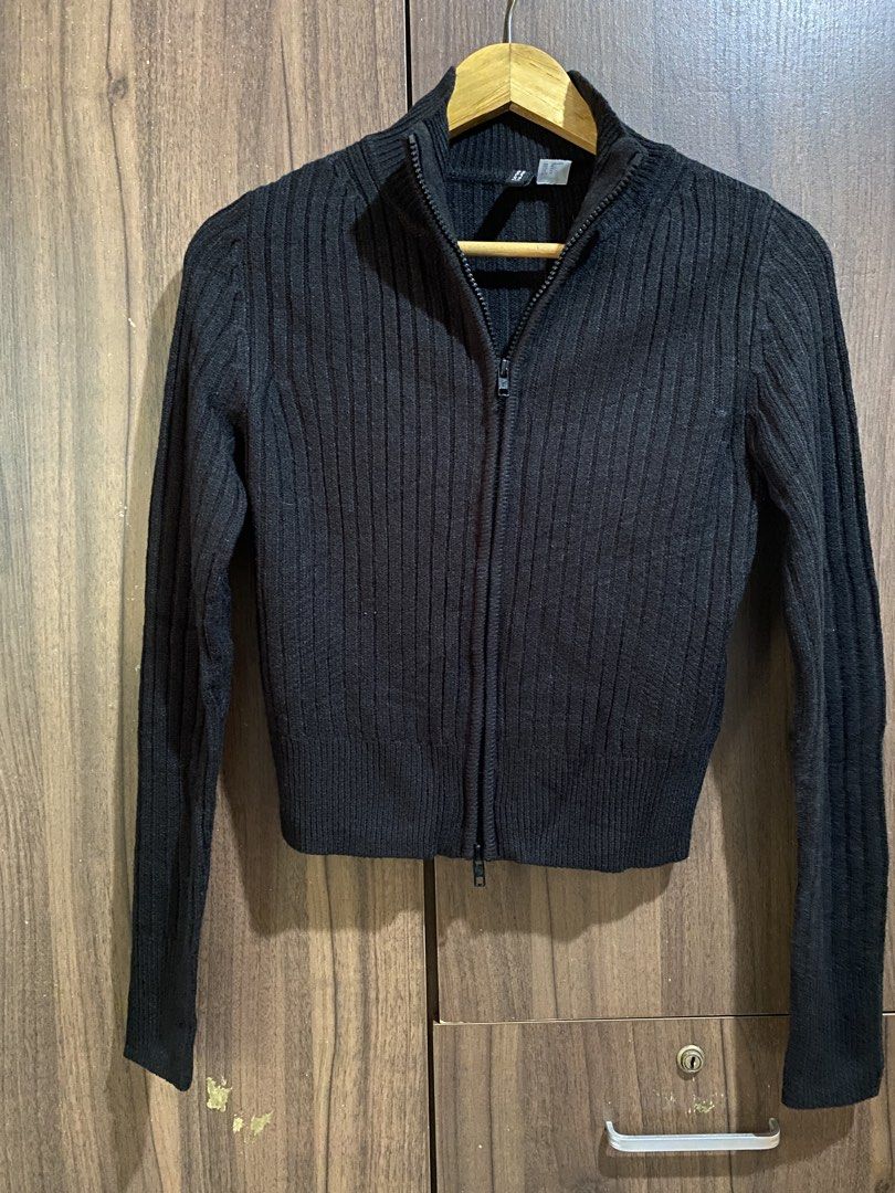 H&M Divided Black Ribbed Zip-Up Cardigan (Category: Coats, Jackets and Outerwear) located in Cebu City. Submitted by mickaaay (Listing ID 1464182849, Image 1). Description: - Brand: H&M Divided - Style: Black ribbed zip-up cardigan - Features: Mock neck, long sleeves, cropped fit - Versatile: Great for layering or wearing alone - Easy Styling: Pairs well with jeans or skirts - Occasion: Casual wear Not faded in actual.