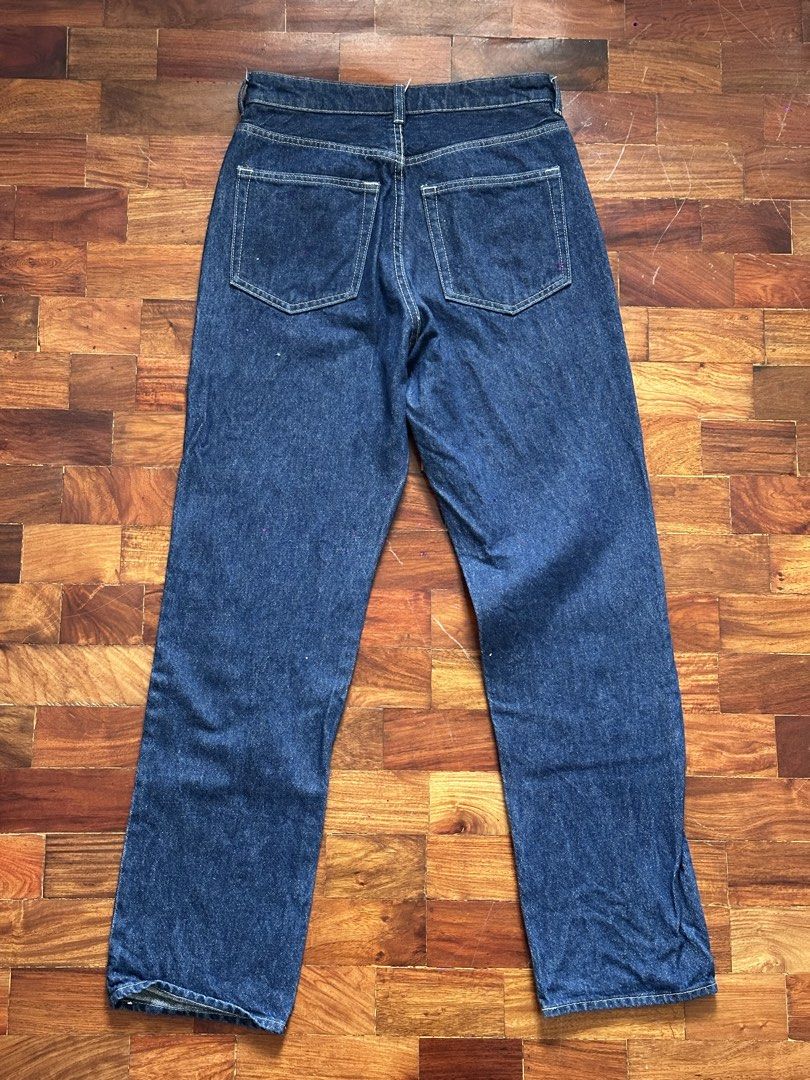 H&M Divided Dark Wash Denim Jeans (Category: Jeans) located in Cainta. Submitted by buy.preloved (Listing ID 1464216124, Image 3). Description: - H&M Divided dark wash denim jeans - Unique panel design on the front - Straight leg fit - Ideal for casual everyday wear - Please check photos for condition details.