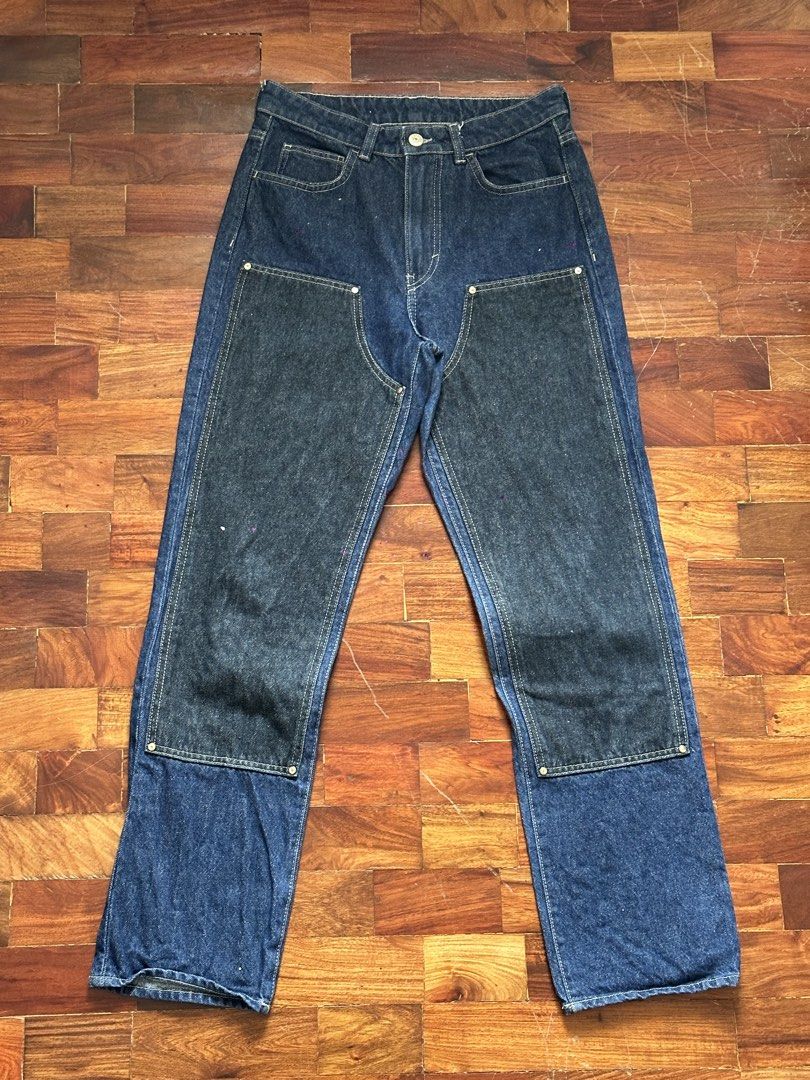 H&M Divided Dark Wash Denim Jeans (Category: Jeans) located in Cainta. Submitted by buy.preloved (Listing ID 1464216124, Image 1). Description: - H&M Divided dark wash denim jeans - Unique panel design on the front - Straight leg fit - Ideal for casual everyday wear - Please check photos for condition details.