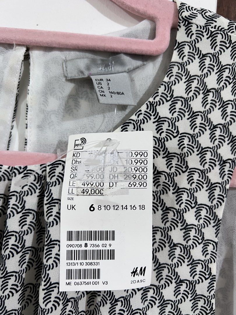 H&M Dress (Category: Dresses) located in Bacoor. Submitted by pktd10 (Listing ID 1464268955, Image 3). Description: .