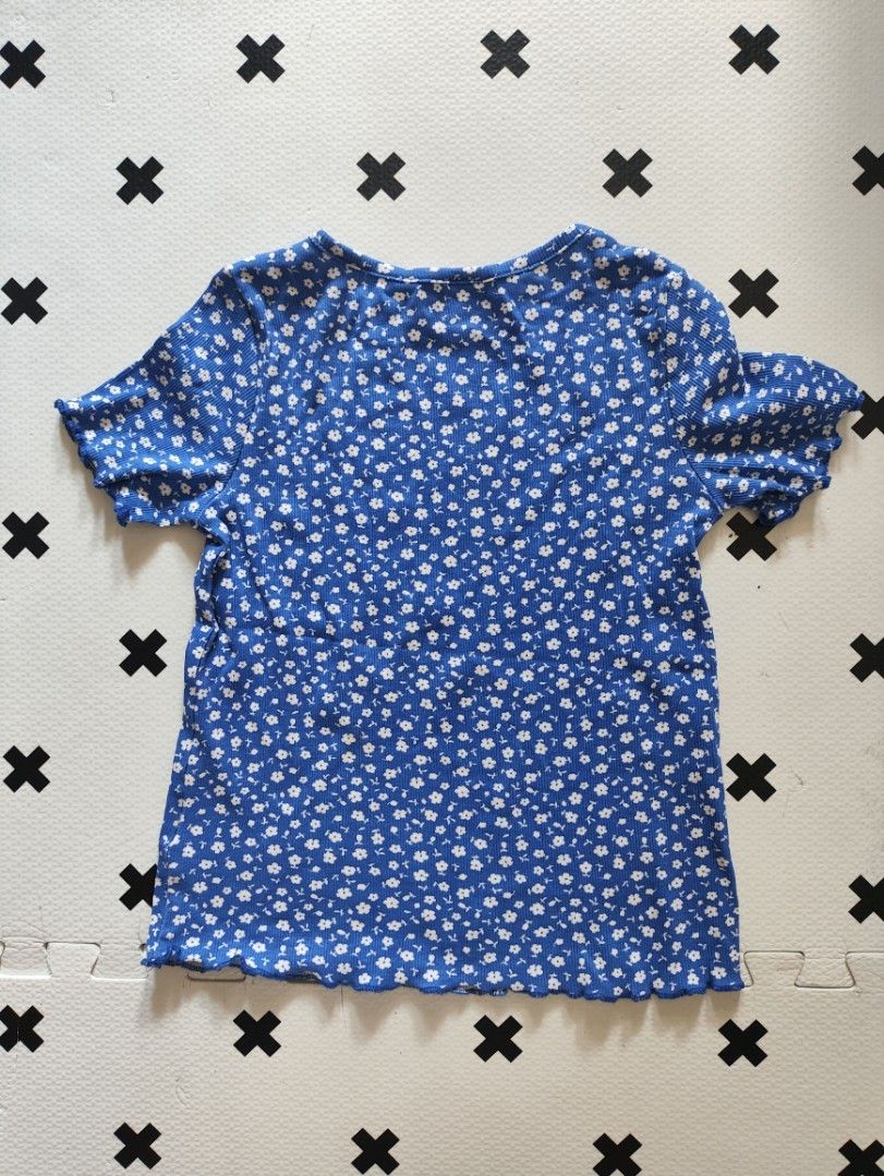 H&M Floral Top 💙 (Category: Babies & Kids Fashion) located in Taguig. Submitted by cleanupmomma (Listing ID 1464163928, Image 2). Description: Please take time to read ❤️ Like New Original Presko ito at pretty in actual 😊 no flaws LAST PRICE NA PO wyiwyg.