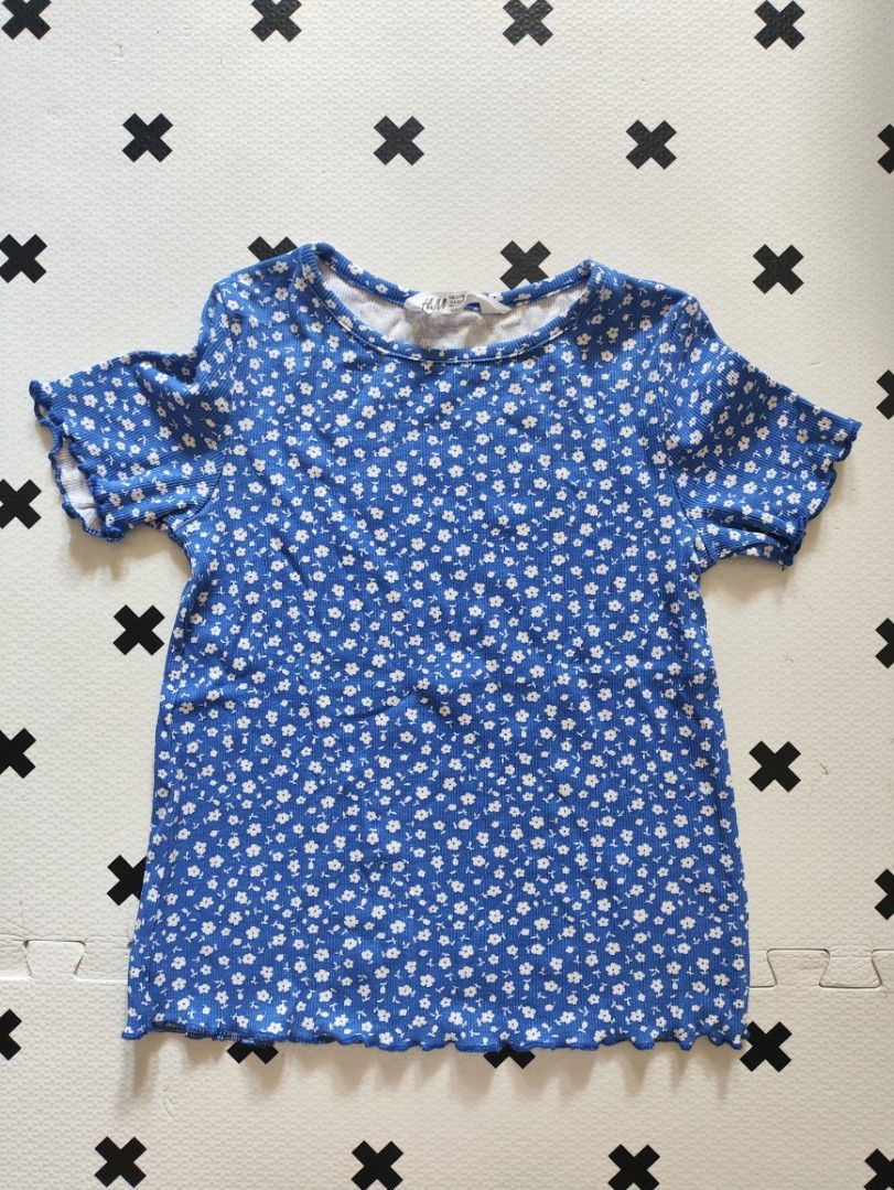 H&M Floral Top 💙 (Category: Babies & Kids Fashion) located in Taguig. Submitted by cleanupmomma (Listing ID 1464163928, Image 1). Description: Please take time to read ❤️ Like New Original Presko ito at pretty in actual 😊 no flaws LAST PRICE NA PO wyiwyg.
