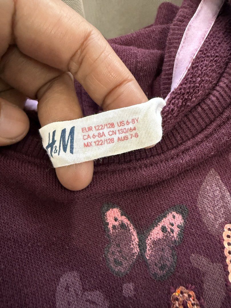 H&M Girls' Tops Bundle - Sizes 4-6Y (Category: Babies & Kids Fashion) located in Cabuyao City. Submitted by arral (Listing ID 1464236462, Image 3). Description: - Bundle of 3 H&M girls' tops - Size: 4-6Y - Plum sweatshirt with ' love' sequin detail and butterflies - Grey long-sleeved top with butterfly and 'follow me to the stars' graphic - White long-sleeved top with red and blue stripes.