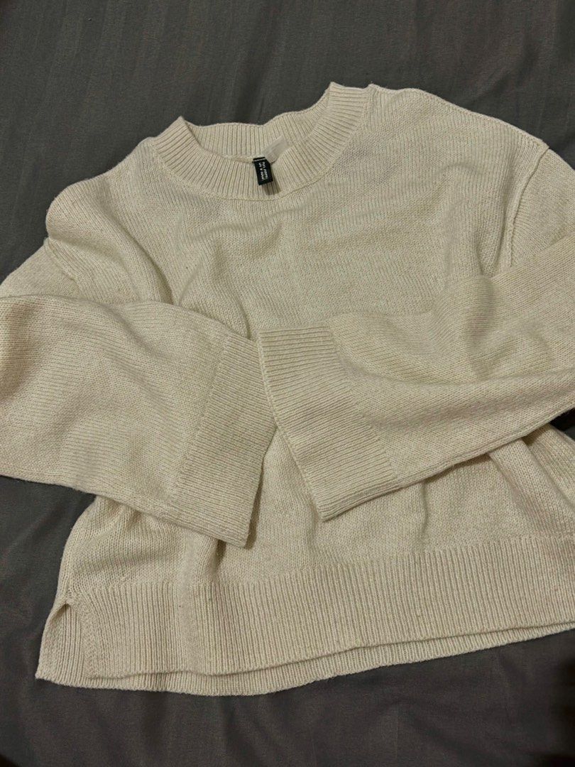 H&M knit top (Category: Coats, Jackets and Outerwear) located in Marikina City. Submitted by flcty.aaleex (Listing ID 1464281176, Image 1). Description: Color: Cream Size: S on tag but can fit up to M.