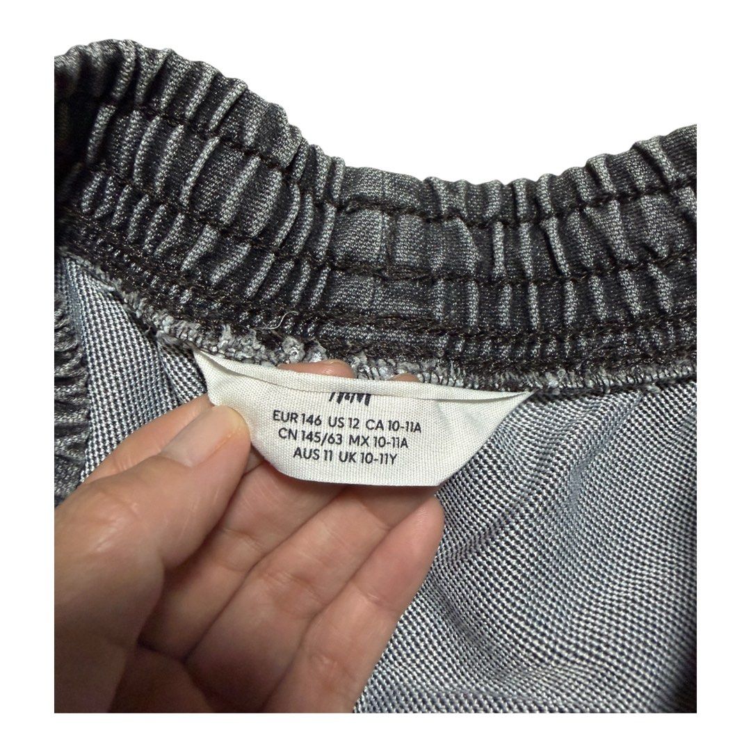 H&M light denim wash shorts (Category: Babies & Kids Fashion) located in Lipa City. Submitted by lifestyled (Listing ID 1464235089, Image 3). Description: H&M light denim wash shorts Size 12 W- 12.5” L- 17” Color rate 8/10 💯 Authentic.