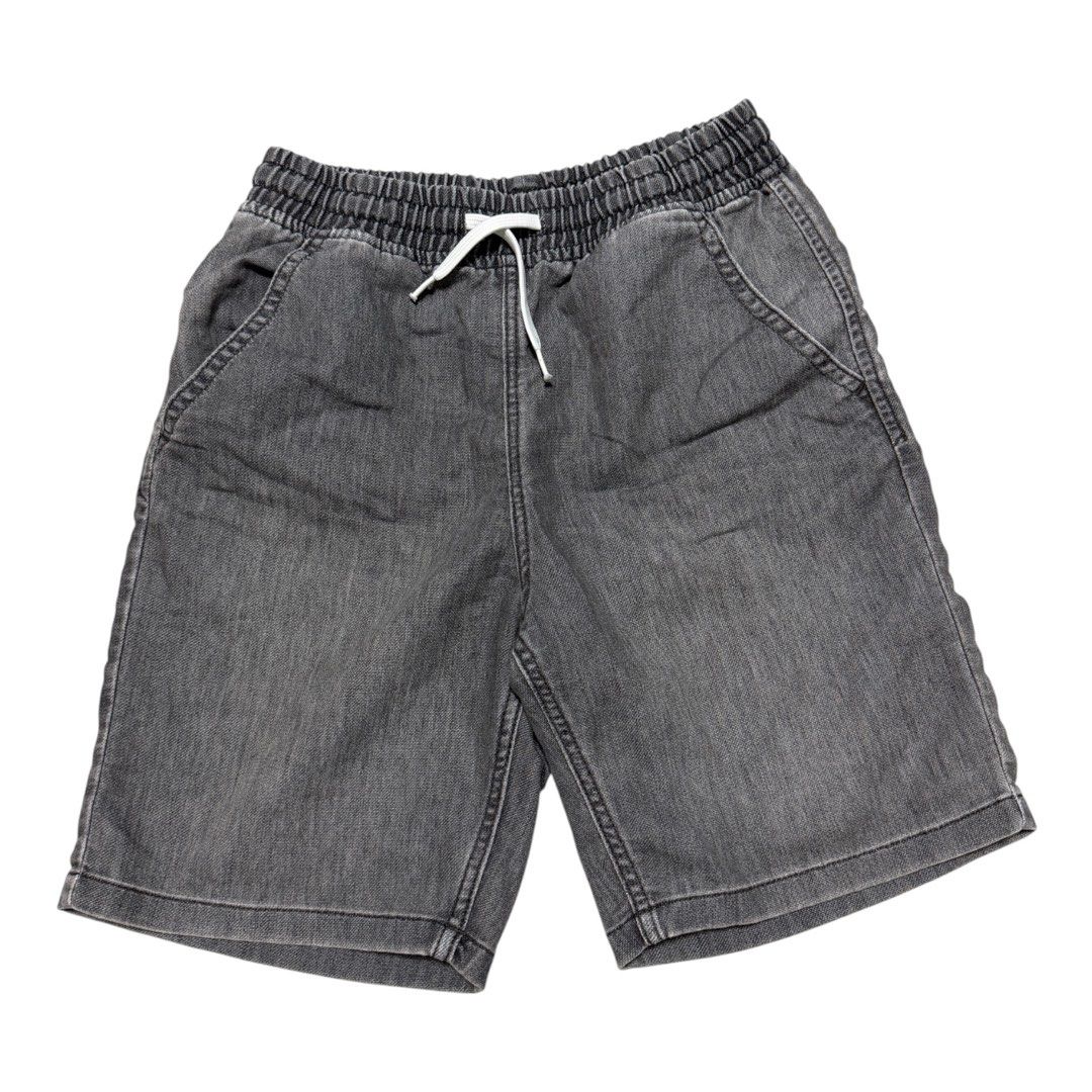 H&M light denim wash shorts (Category: Babies & Kids Fashion) located in Lipa City. Submitted by lifestyled (Listing ID 1464235089, Image 2). Description: H&M light denim wash shorts Size 12 W- 12.5” L- 17” Color rate 8/10 💯 Authentic.