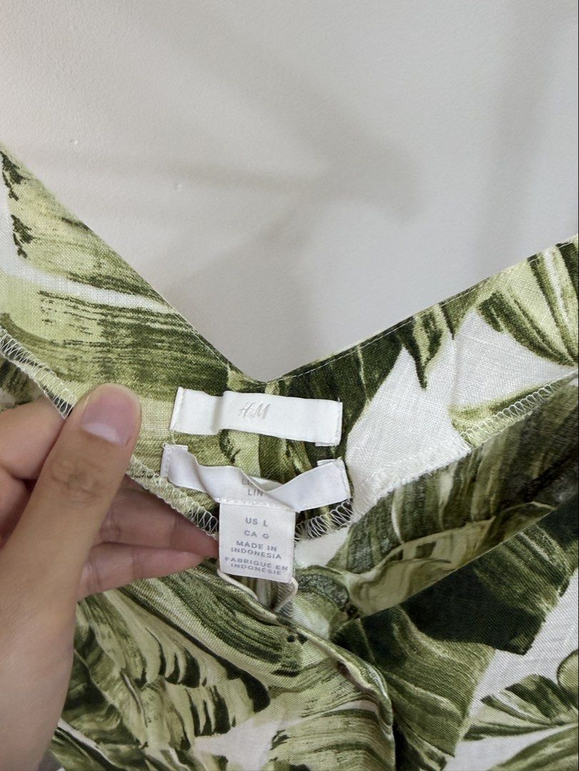 H&M Linen Blend Leaf Print Camisole Top (Category: Sleeveless) located in Cebu City. Submitted by jnnwright (Listing ID 1464170576, Image 2). Description: - Cute H&M camisole top - White with green leaf print - Adjustable straps - Button details down the front - Made from a linen blend - Versatile for casual or dressed-up looks.