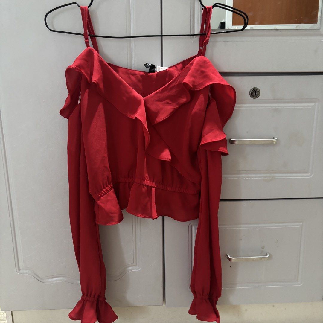 H&M Red Off Shoulder Ruffled Top (Category: Sleeveless) located in Binan City. Submitted by mypreloved_haul (Listing ID 1464173772, Image 1). Description: LAST PRICE POSTED! FOR SURE BUYERS ONLY! .