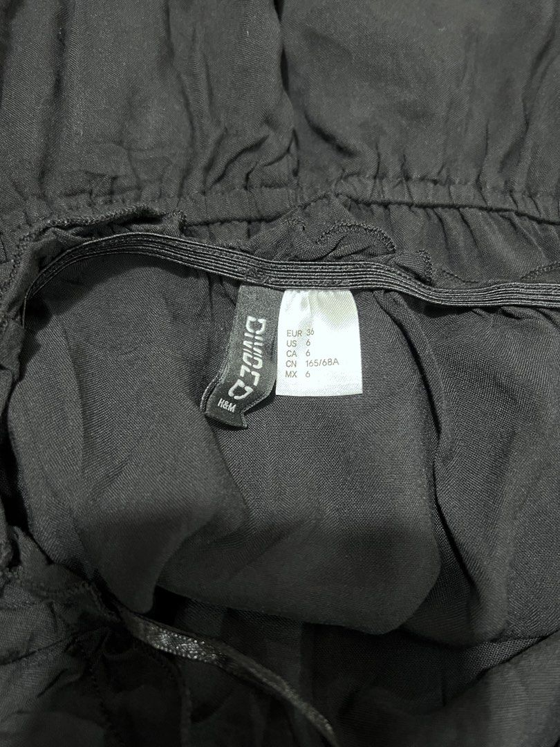 H&M Tube Romper (Category: Rompers) located in Bacoor. Submitted by pktd10 (Listing ID 1464270530, Image 3). Description: .