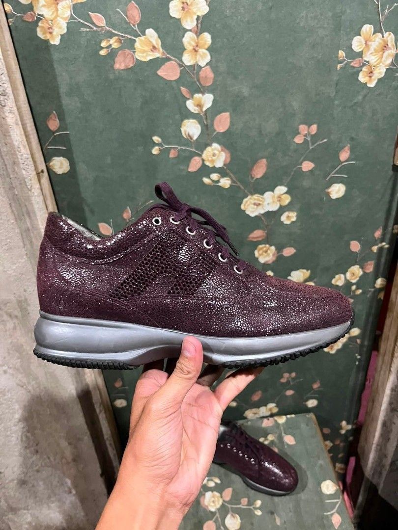 Hogan Interactive Burgundy Textured Leather Sneakers (Category: Sneakers) located in Sindangan. Submitted by waterbop (Listing ID 1464272326, Image 1). Description: Hogan Interactive Burgundy Textured Leather Sneakers 7500 free ship SIZE 40 ON TAG AS NEW CONDITION 10/10 COLOR RATE ISSUE ( MINIMAL ONLY 0.1% LANG JUST DM ME ) LOC ZAMBOANGA DEL NORTE.