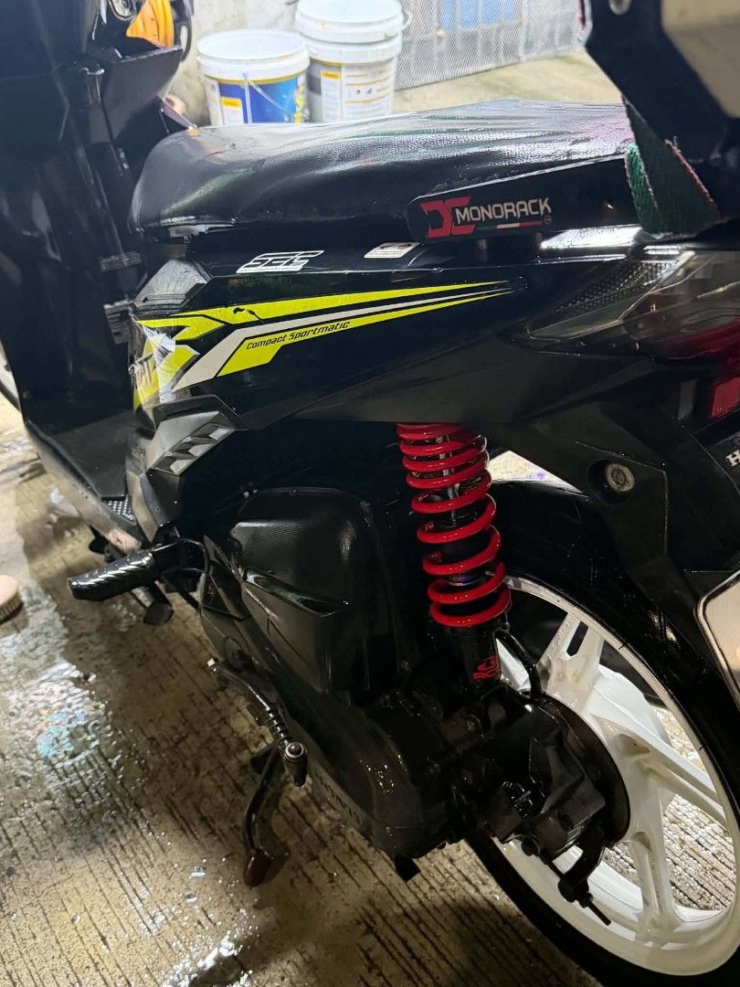 Honda Beat Fi 2018 model (Category: Motorbikes for Sale) located in Manila. Submitted by ak_0812 (Listing ID 1464287127, Image 3). Description: FS Honda Beat v2 Fi 2018 Model 48K ODO ORIGINAL OR CR Complete papers OPEN DOS With Original Plate 2 keys all stock makina No issue sa Makina *Shock rcb *with senlo mdl *with topbox bracket (dc monorack) Issue: *cover and decals - sign of usage *paso ang rehistro CHECK TO SAWA..