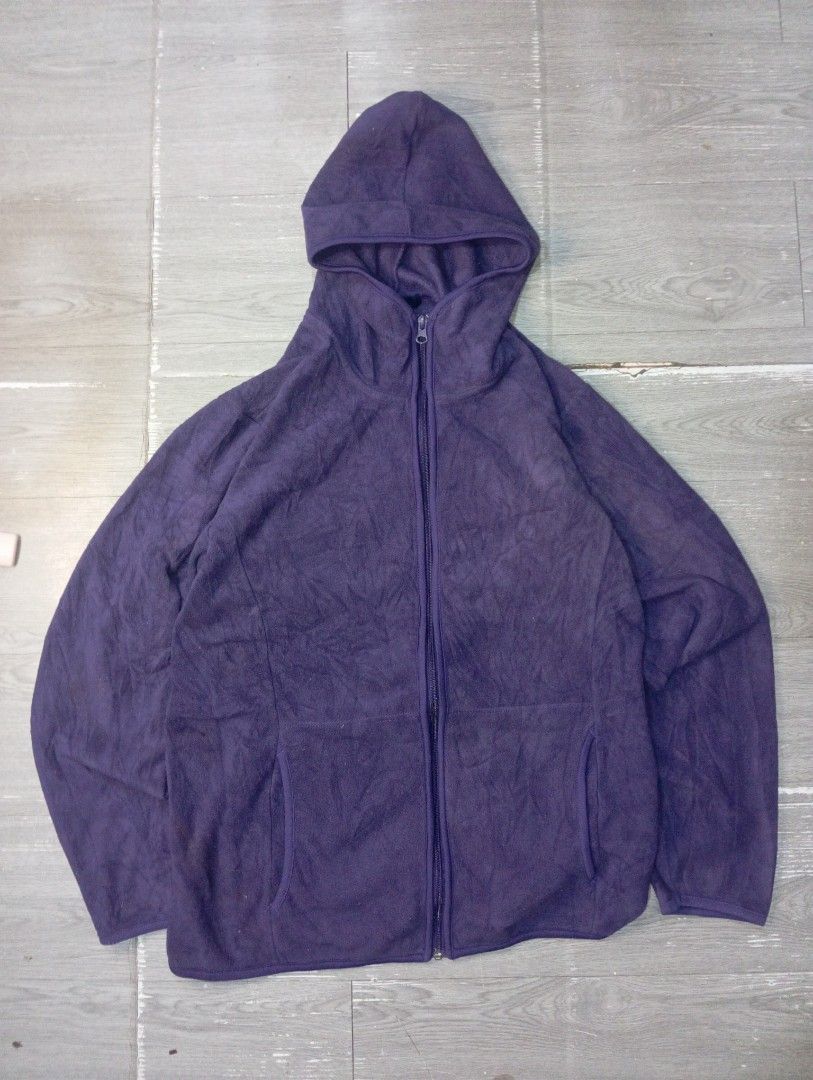 Hoodie Jacket (Category: Coats, Jackets and Outerwear) located in Manila. Submitted by wisepenguin.369 (Listing ID 1464294145, Image 1). Description: 21x24 issue: minor stain (check pic).