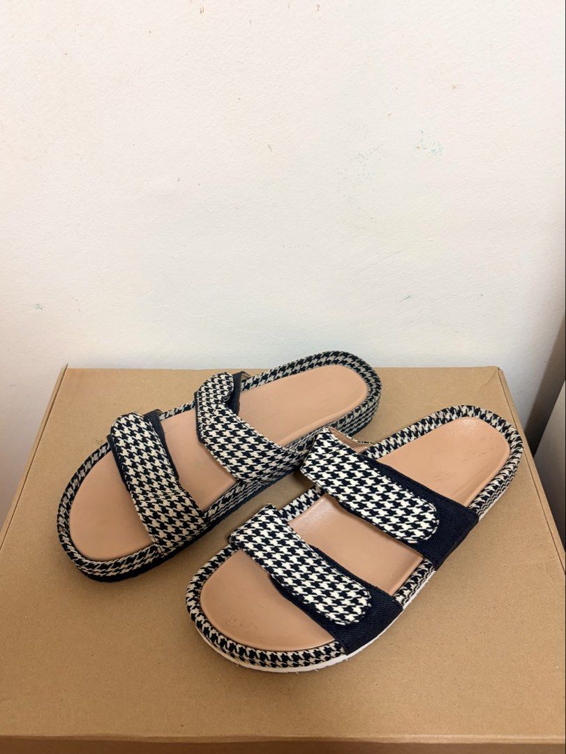 Houndstooth Double Strap Slip-On Sandals / Mules (Category: Flats & Sandals) located in Antipolo. Submitted by francine.closet (Listing ID 1464296982, Image 1). Description: Good for wide feet No box included .