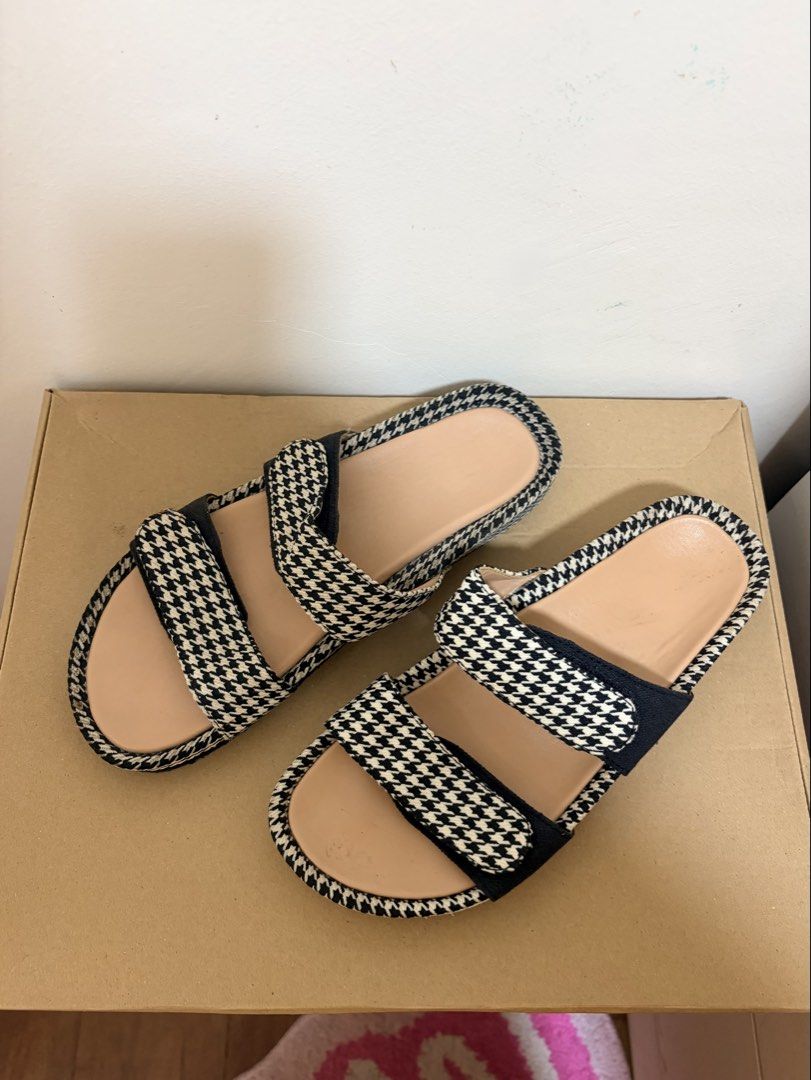 Houndstooth Double Strap Slip-On Sandals / Mules (Category: Flats & Sandals) located in Antipolo. Submitted by francine.closet (Listing ID 1464296982, Image 2). Description: Good for wide feet No box included .