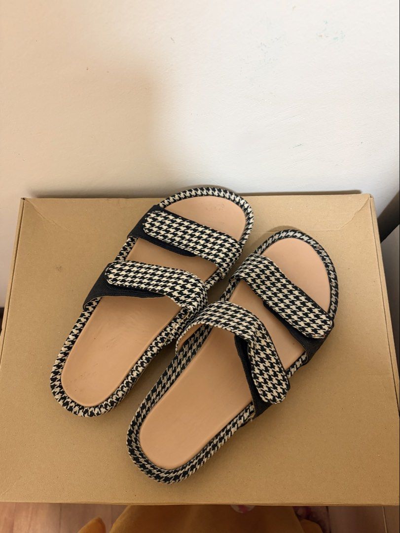 Houndstooth Double Strap Slip-On Sandals / Mules (Category: Flats & Sandals) located in Antipolo. Submitted by francine.closet (Listing ID 1464296982, Image 3). Description: Good for wide feet No box included .