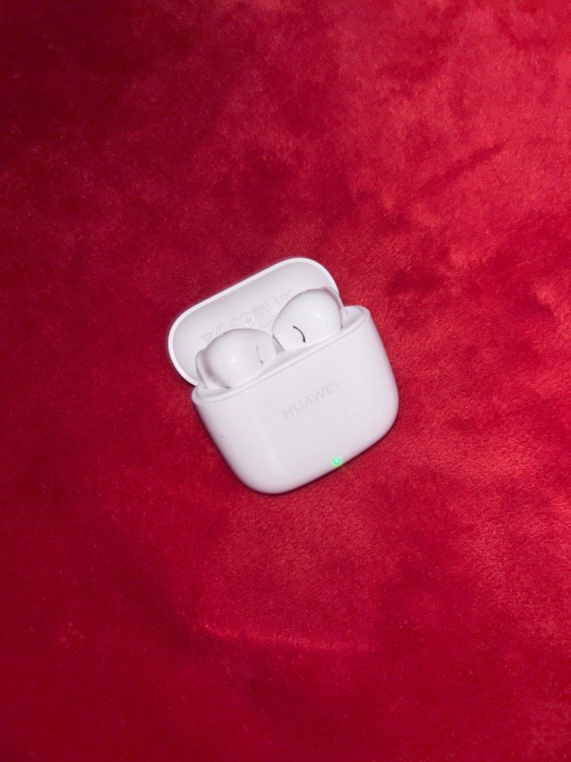 Huawei FreeBuds SE 2 Wireless Earbuds (Category: Earphones) located in Cabuyao City. Submitted by dumbonita (Listing ID 1464261413, Image 2). Description: - White Huawei FreeBuds - Includes charging case - Green indicator light on case - Excellent sound quality - Perfect for music and calls - Easy device pairing.