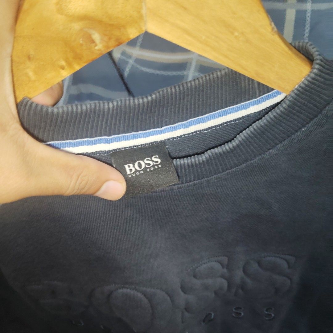 Hugo boss long sleeve (Category: Coats, Jackets and Outerwear) located in Victorias. Submitted by purelion-6f41 (Listing ID 1464271522, Image 3). Description: excellent condition cut wash tag navy blue 9/10 color,.
