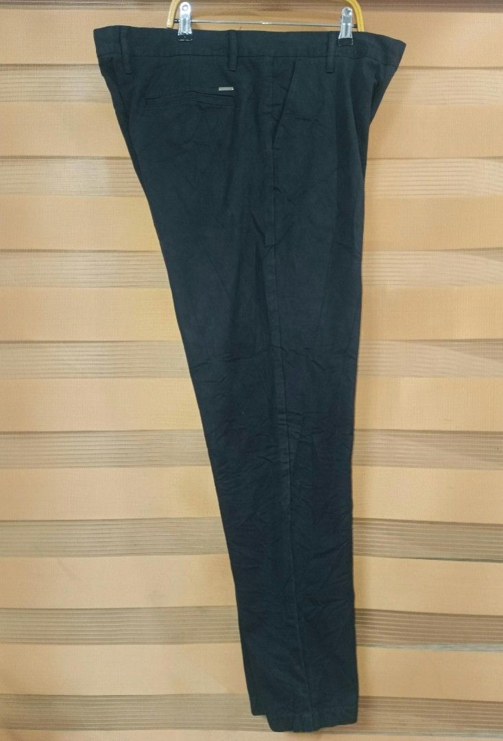 Hugo Boss Slim Fit Stretch Pants (Category: Chinos) located in Cabuyao City. Submitted by dthrifts (Listing ID 1464280292, Image 1). Description: 38-39 W 42.5 L Authentic Metal Emblem / Stretch Fabric Excellent Condition.