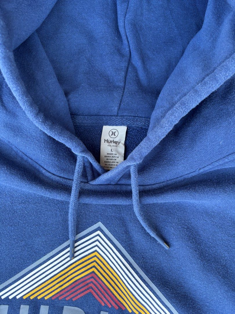 Hurley hoodie (Category: Hoodies) located in Manila. Submitted by chazzxxx (Listing ID 1464179502, Image 3). Description: Hurley hoodie Size: L28 W23 As new, no issue Color rate: 9/10.