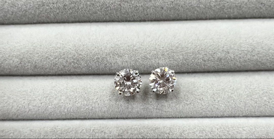 IGA Certified 2.50ct Round Lab Grown Diamond Stud Earrings E VVS1/VVS2 (Category: Earrings) located in Manila. Submitted by pearlt455 (Listing ID 1464246138, Image 3). Description: - Pair of certified lab-grown diamond stud earrings - Total carat weight: 2.50 carats (approx. 1.25ct each) - Cut: Round brilliant - Color: E - Clarity: VVS1 and VVS2 - Polish & Symmetry: Excellent - Includes IGA grading report (graded in 14k white gold setting).