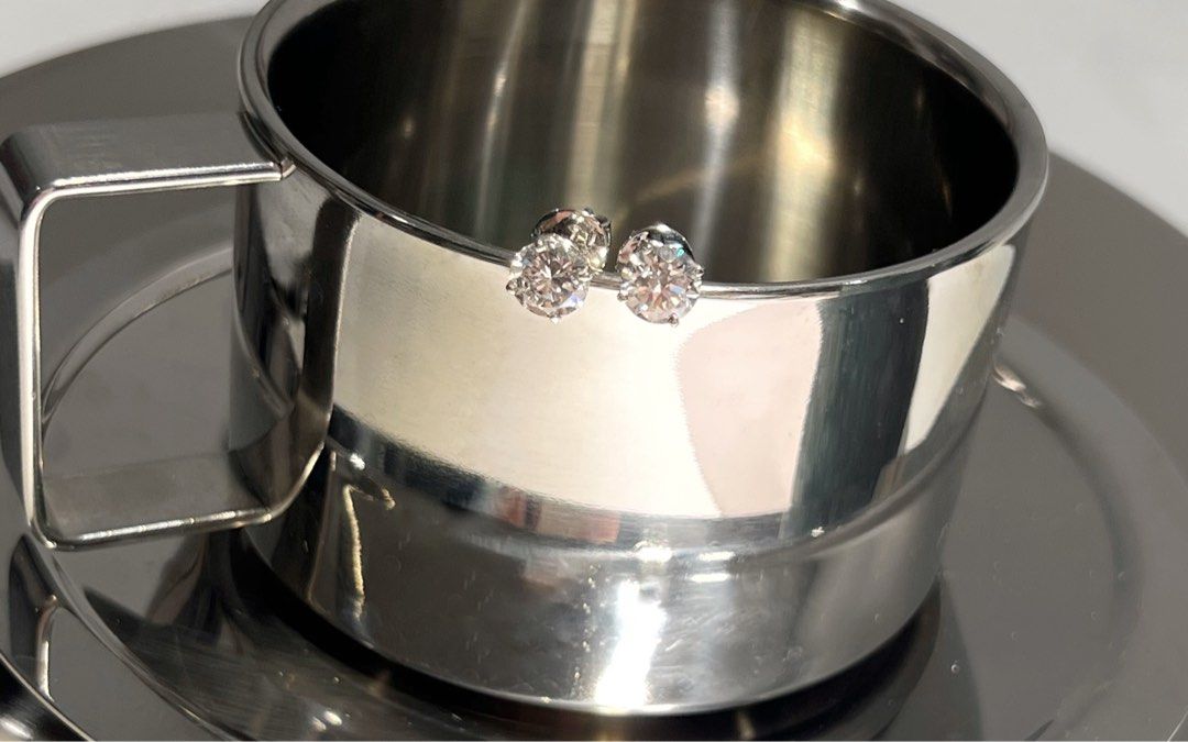 IGA Certified 2.50ct Round Lab Grown Diamond Stud Earrings E VVS1/VVS2 (Category: Earrings) located in Manila. Submitted by pearlt455 (Listing ID 1464246138, Image 2). Description: - Pair of certified lab-grown diamond stud earrings - Total carat weight: 2.50 carats (approx. 1.25ct each) - Cut: Round brilliant - Color: E - Clarity: VVS1 and VVS2 - Polish & Symmetry: Excellent - Includes IGA grading report (graded in 14k white gold setting).