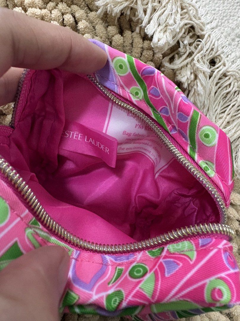Imported Estee Lauder Coin purse/pouch (Category: Luxury Bags & Wallets) located in Quezon City. Submitted by heartshop.ph (Listing ID 1464180433, Image 3). Description: Super cute Can be used either cosmetic mini pouch or coin purse Original Estee Lauder ✅ .