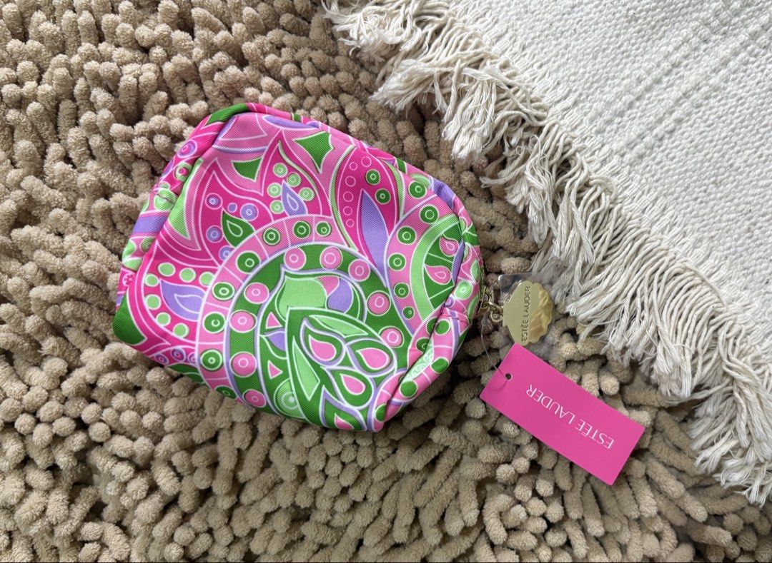 Imported Estee Lauder Coin purse/pouch (Category: Luxury Bags & Wallets) located in Quezon City. Submitted by heartshop.ph (Listing ID 1464180433, Image 1). Description: Super cute Can be used either cosmetic mini pouch or coin purse Original Estee Lauder ✅ .