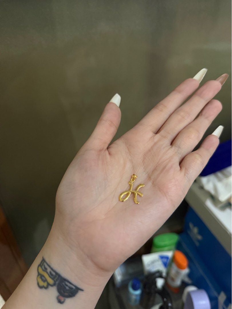 Initial H Pendant (lightweight) 18K (Category: Body Jewelry) located in Manila. Submitted by prelovedbyjammie (Listing ID 1464210694, Image 2). Description: Initial H Pendant (lightweight) 18K -Pawnable but super light less than 0.5 g.