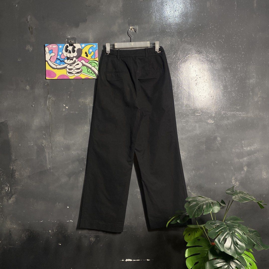 Insilence Trouser Pants (Category: Trousers) located in Cebu City. Submitted by moisesthriftz (Listing ID 1464262300, Image 2). Description: INSILINCE TROUSER PANTS 👖 28 WAIST / 30 LENGTH 13 THIGH / 10 LEG OPEN NO ISSUE COLOR RATE : 9.5 / 10 GOOD CONDITION 500 🏷️.