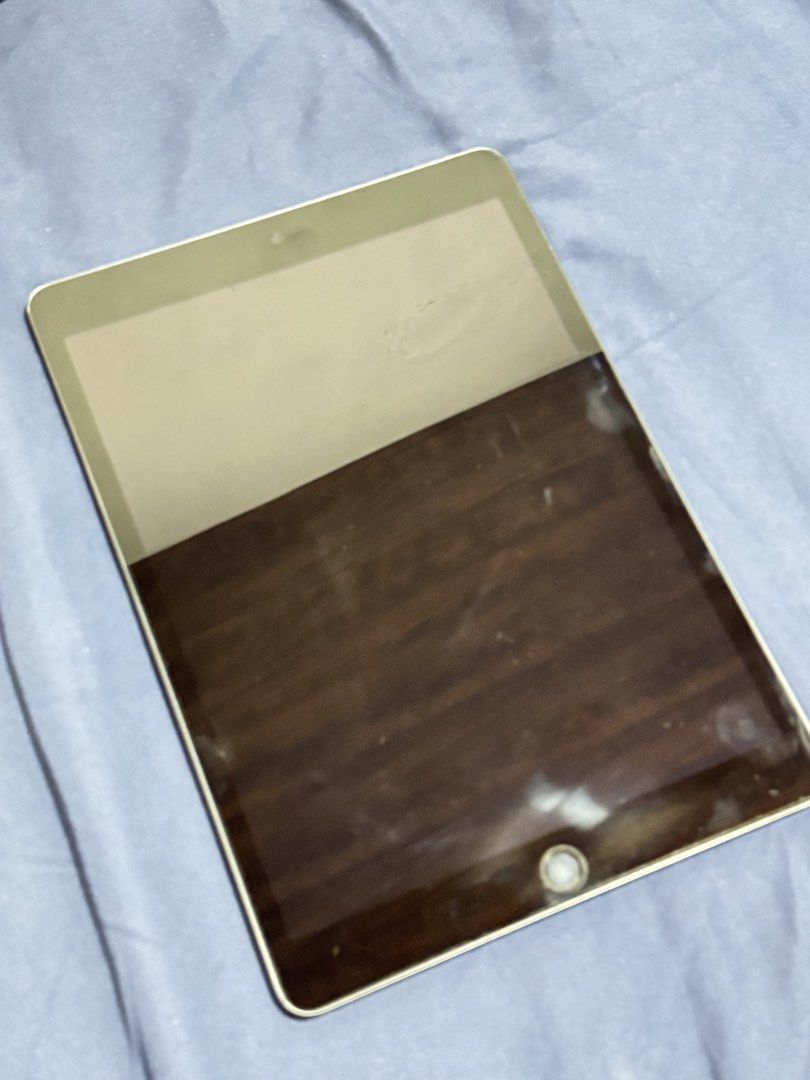 Ipad 9th gen 64gb (Category: iPad) located in San Fernando. Submitted by mcgarciaa_ (Listing ID 1464249017, Image 2). Description: Lady owned 64gb Rfs: nag upgrade Condition: no scratches 9/10 Location: san fernando, pampanga.