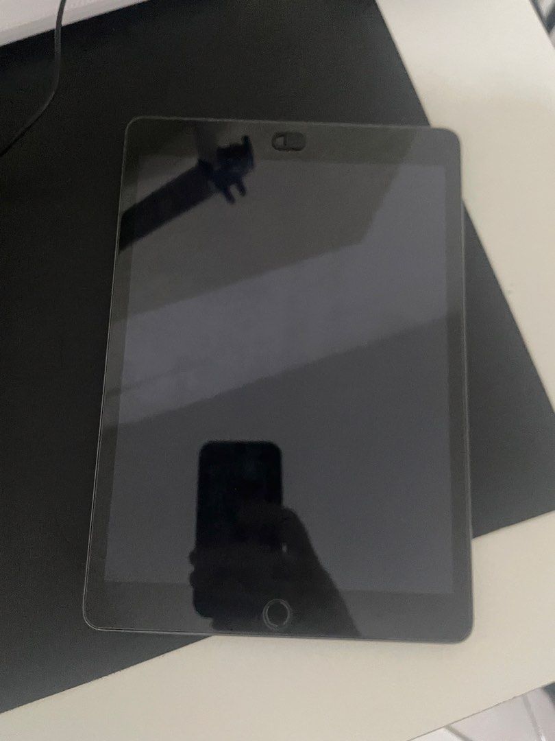 Ipad 9th Generation (Category: iPad) located in Kuala Lumpur. Submitted by danielhaqim0045 (Listing ID 1464330130, Image 2). Description: - iPad 9th Generation - Color: Space Grey - Storage: 64GB - Condition: Excellent - Includes protective cover.