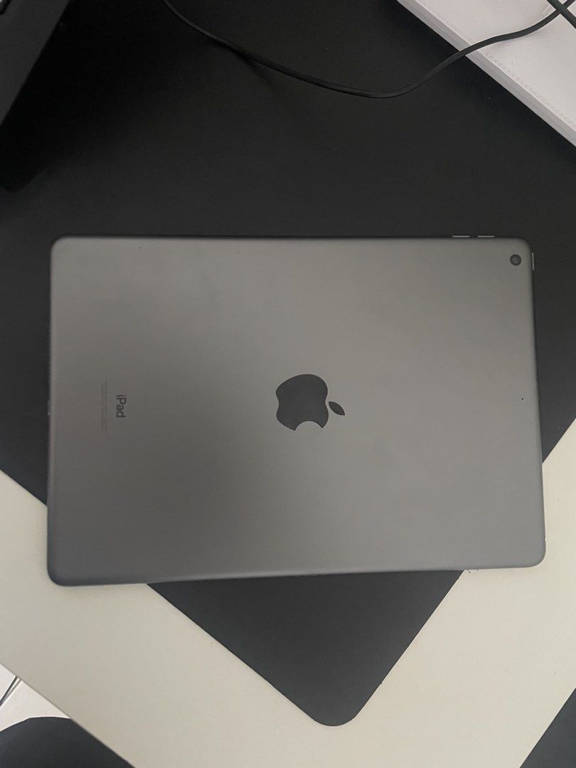 Ipad 9th Generation (Category: iPad) located in Kuala Lumpur. Submitted by danielhaqim0045 (Listing ID 1464330130, Image 3). Description: - iPad 9th Generation - Color: Space Grey - Storage: 64GB - Condition: Excellent - Includes protective cover.