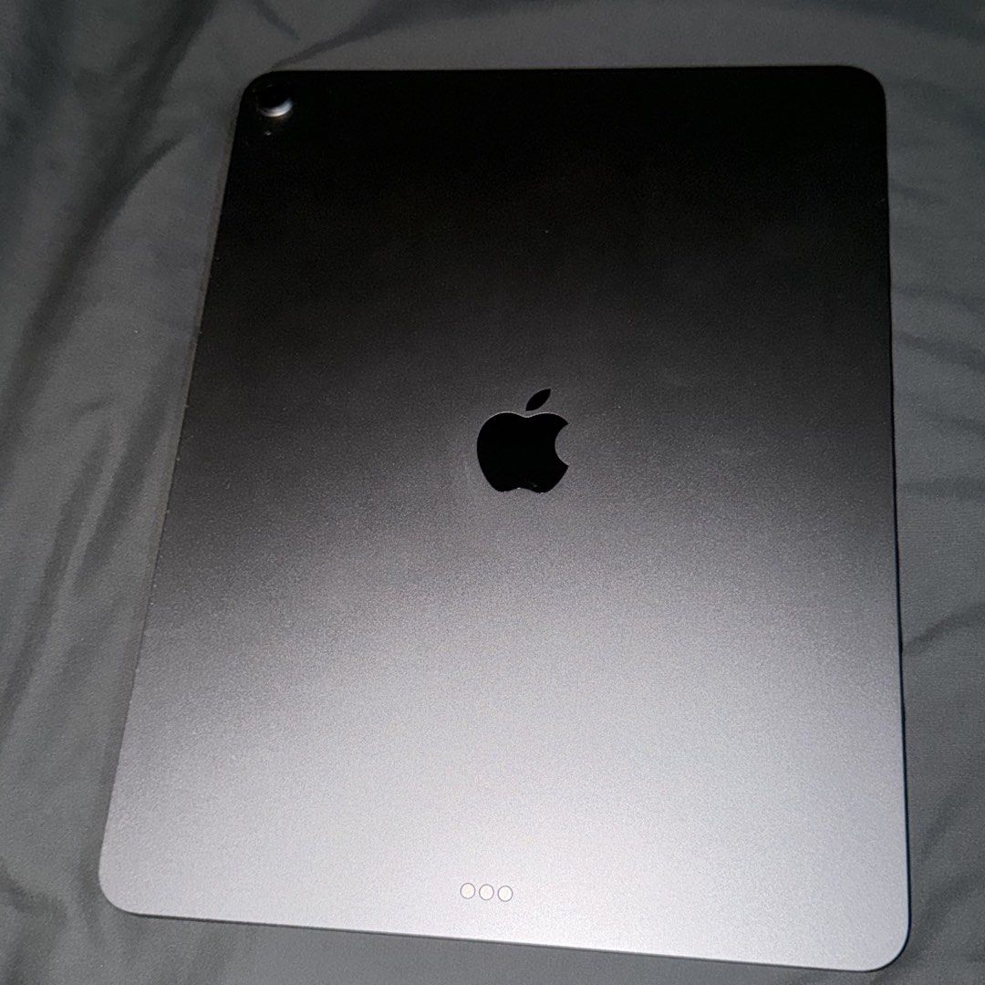 Ipad air 13”, 128gig , M3, wifi- complete (Category: iPad) located in Las Pinas. Submitted by alextee89 (Listing ID 1464345671, Image 1). Description: Mint condition, complete with box and cable.