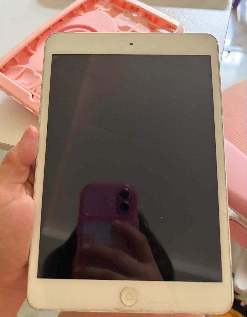 ipad mini 2 (Category: iPad) located in Pasay City. Submitted by lenesiesph08647 (Listing ID 1464209121, Image 3). Description: - iPad Mini 2 - 16GB storage - Comes with a pink My Melody case with handle Wifi only.