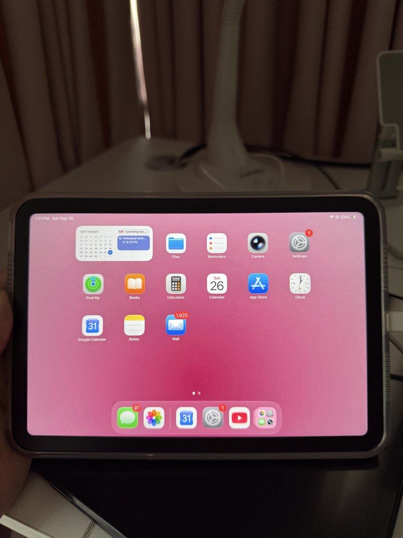 Ipad Mini A17 for Sale! (Category: iPad) located in Quezon City. Submitted by jjtan.0308 (Listing ID 1464303903, Image 2). Description: - iPad Mini A17 - 128GB storage - Battery health: 100% - Maximum capacity charging limit set to 80% for battery longevity - Available for meetups in Robinsons Magnolia or GH Mall.