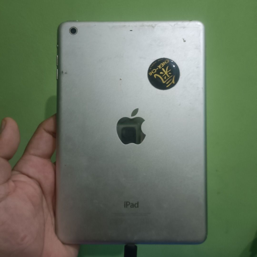 Ipad Mini. issue touch screen & battery (Category: iPad) located in Teresa. Submitted by najencaleb (Listing ID 1464322567, Image 2). Description: .