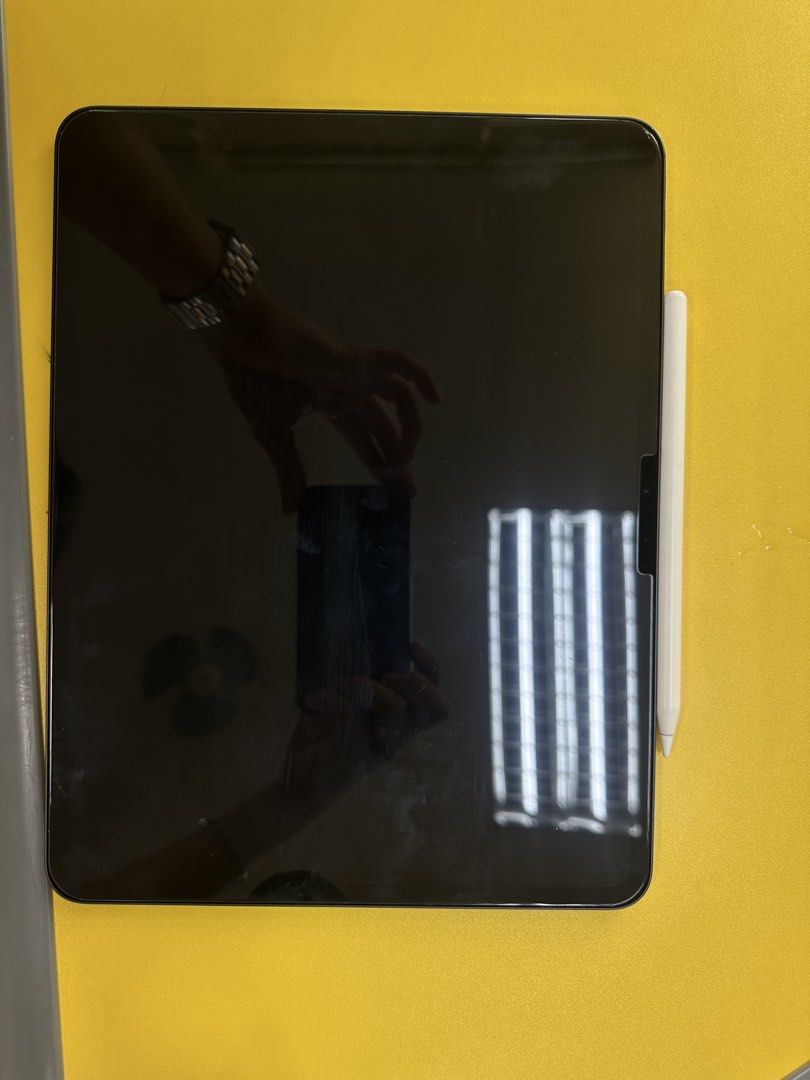 Ipad Pro M5 13in (Category: iPad) located in Manila. Submitted by wornbyflo (Listing ID 1464144311, Image 2). Description: Open for trade / trade + add cash ‼️NEGO‼️ Storage: 256 GB Warranty: 12/17/26 Batt health: 97% Bought: december 2025 PERSONAL USE‼️ NOT RESELLER‼️ Issue: Very small dents (nahulog lang nung naka magic folio case ako, you can clearly see it in the image provided) RFS: need funds for medication .