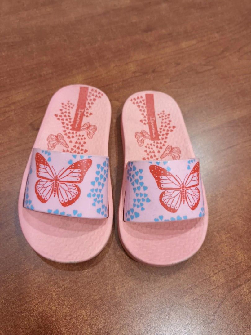 Ipanema Pink Butterfly Slides Kids (Category: Babies & Kids Fashion) located in Paranaque City. Submitted by rizatamayo (Listing ID 1464267178, Image 3). Description: - Cute pink Ipanema slides for kids - Features fun butterfly and heart design - Easy slip-on style - Soles show some signs of wear, but plenty of life left - Great for beach or casual wear.