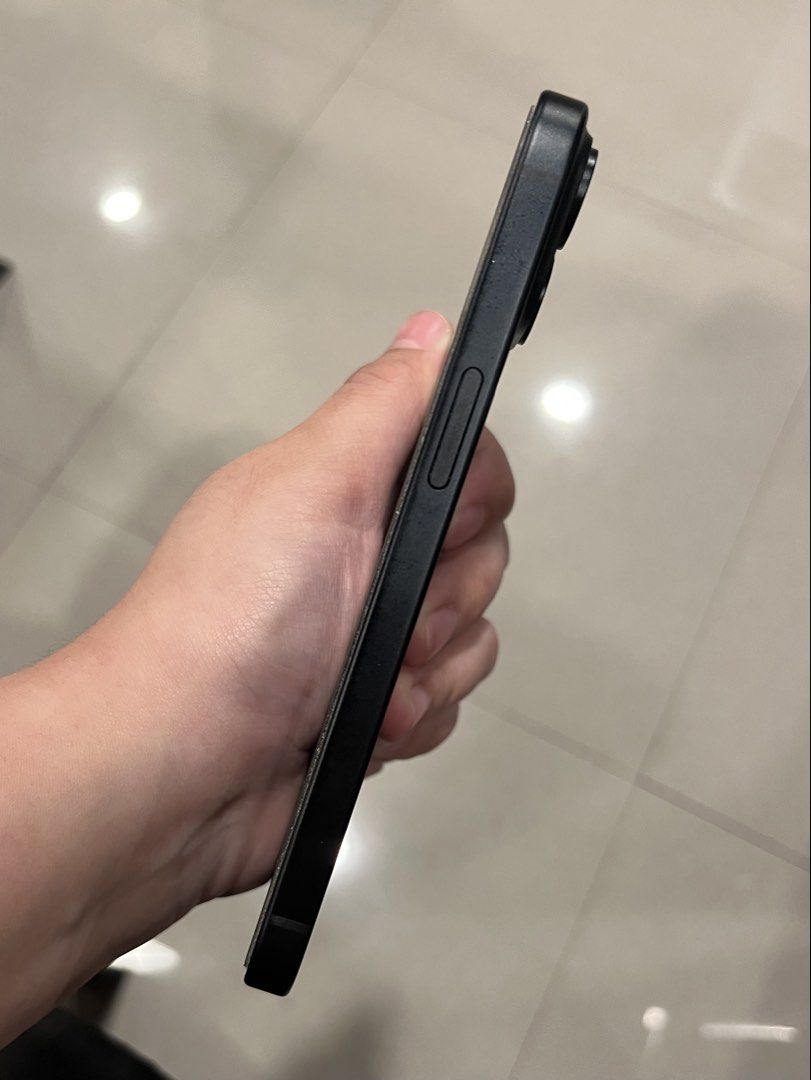 iPhone 15 128GB Black (Category: iPhone 15 Series) located in Bulacan. Submitted by the.maplemart (Listing ID 1464296990, Image 3). Description: FOR SWAP ONLY TO HIGHER UNIT Pref: iPhone 15 Pro to iPhone 16 Plus (A BIT DUSTY LANGGG SA PIC HEHE) No to Lowballers!! 128GB BLACK 567 Cycle Count ZP/A Variant 🇵🇭 No Sim Restrictions (all sim works) Under warranty until Nov 2026 Complete Inclusions: (Original box & charge) No Issue, signs of usage. Pai