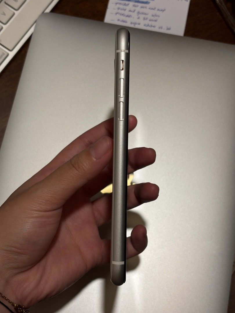 iphone xr 128gb whit (Category: iPhone X Series) located in Quezon City. Submitted by dcltrrr8 (Listing ID 1464244654, Image 3). Description: iphone xr 128gb white ‼️X sensi‼️ — changed lcd — naka lift ng konti yung lcd — no true tone — lock button not working — 69% batt health rfs: hasn’t been used in a long time mod: lalamove or ggx loc: antipolo, rizal.