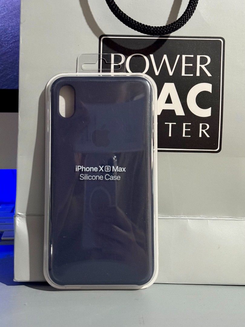 iPhone Xs Max Case Original (Category: Cases & Sleeves) located in Antipolo. Submitted by mark_villalva007 (Listing ID 1464205882, Image 1). Description: iPhone XS Max Silicone Case - Midnight Blue - 100% Original Apple Brand with Price Tag - Sealed & Brand New - 600 PHP Nalang po yan mga bossing ko. - Antipolo po location ko. Pwedeng Meetup, Lalamove, LBC, J&T Pag nasa malayo... Pm lang po kayo. Tnx.