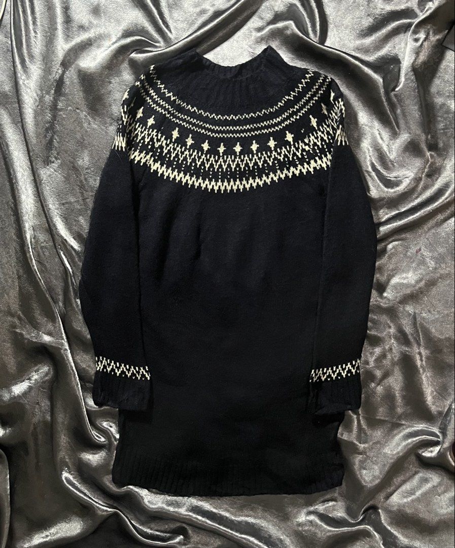 Isolaine Fair Isle Knit Sweater (Category: Longsleeves) located in Cavite. Submitted by bellewii (Listing ID 1464285324, Image 1). Description: - Black sweater by Isolaine - Cream fair isle pattern on neckline and cuffs - Long sleeves - Mock neck - Size L - Cozy knit material.