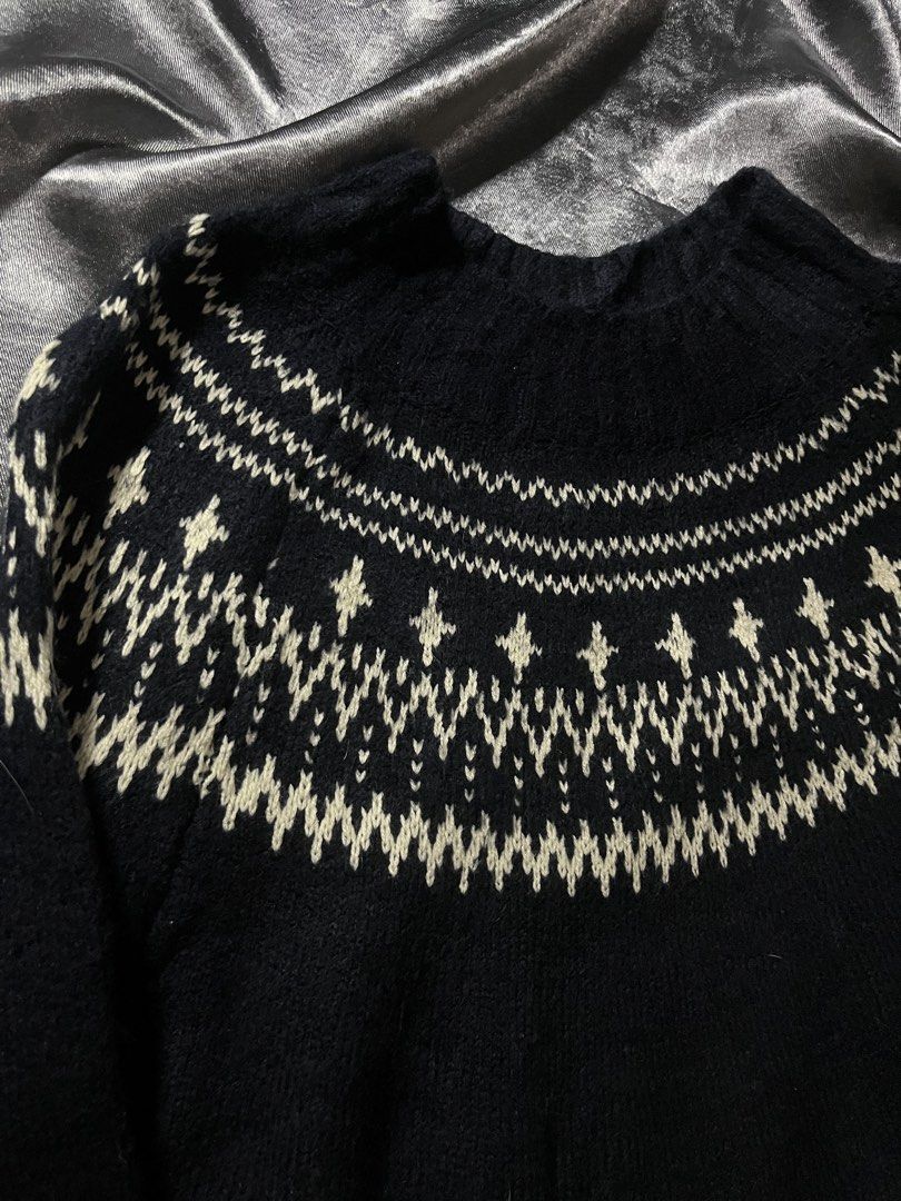 Isolaine Fair Isle Knit Sweater (Category: Longsleeves) located in Cavite. Submitted by bellewii (Listing ID 1464285324, Image 2). Description: - Black sweater by Isolaine - Cream fair isle pattern on neckline and cuffs - Long sleeves - Mock neck - Size L - Cozy knit material.