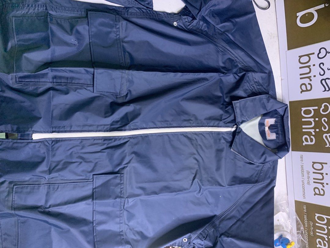 Jacket and Pants Raincoat (Category: Other Sports Equipment and Supplies) located in Carmona. Submitted by bihira (Listing ID 1464279201, Image 1). Description: Jacket and Pants Raincoat - WYSIWYG - Pair raincoat - Riding Raincoat.
