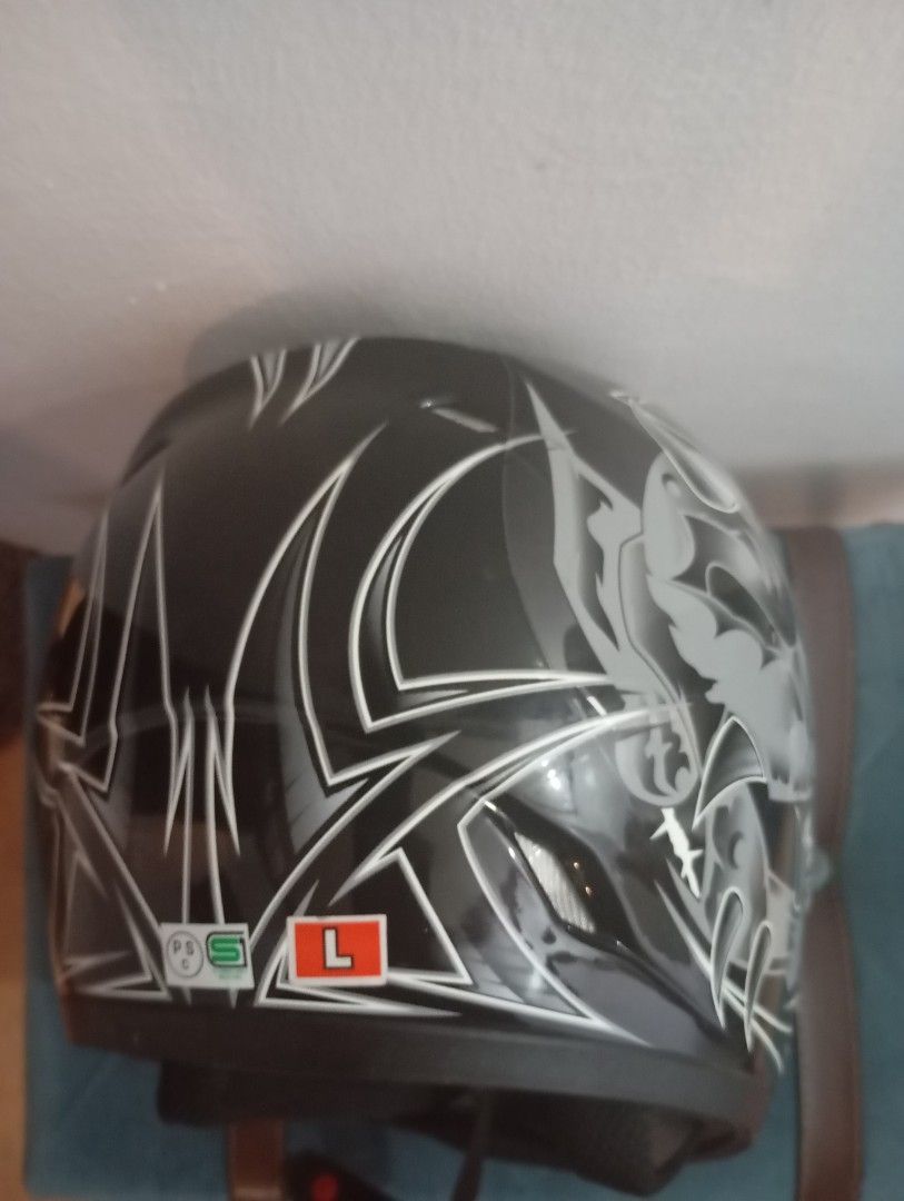 Japan full face helmet (Category: Other Sports Equipment and Supplies) located in Las Pinas. Submitted by the_recycle_shop (Listing ID 1464157594, Image 3). Description: Item from japann Good condition Large size.
