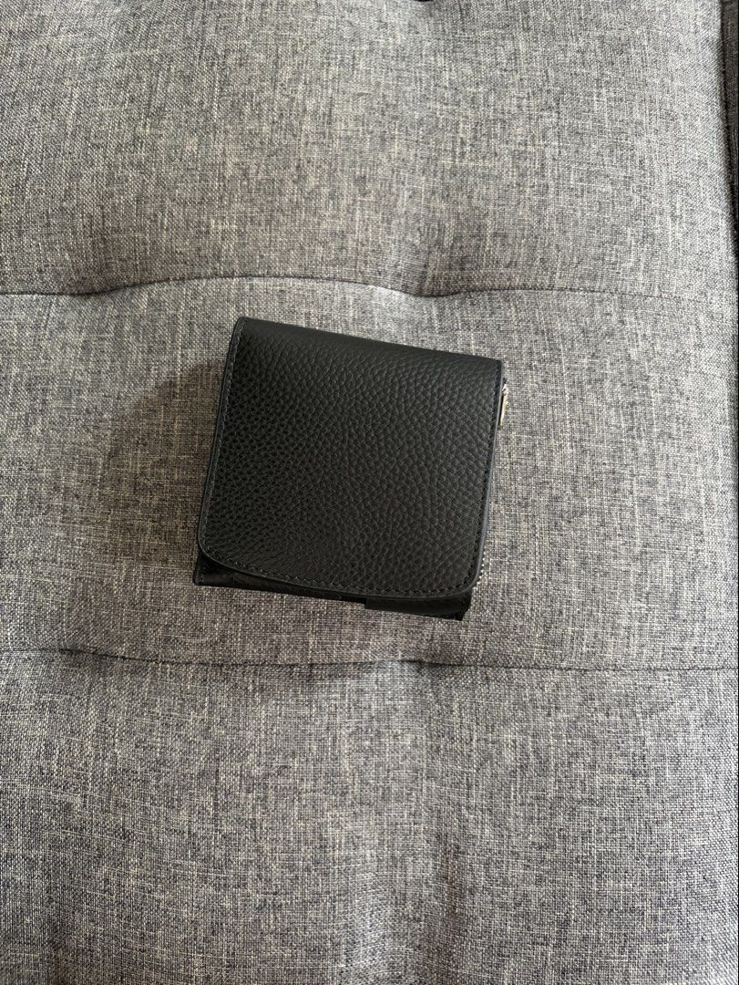 Japanese Style Minimalist Slim Wallet (Category: Wallets & Card holders) located in Cebu City. Submitted by ohpetite (Listing ID 1464198478, Image 2). Description: • perfect gift for minimalists • brand new • classic black • first to pay basis • Guadalupe, Cebu City, Cebu.