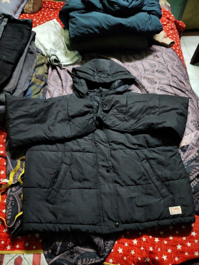 JAVA PUFFER JACKET SIZE L 25X25 INCH (Category: Coats, Jackets and Outerwear) located in Pasir Puteh. Submitted by hairi_816805 (Listing ID 1464271237, Image 1). Description: SIZE DAN LABUH ADA DITAJUK..DEPAN SIZE X BELAKANG LABUH SAYA BAGI TIP CARA MUDOH PILIH ITEM SESUAI..TAIP SIZE JAH DALAM STORE SAYA S M L XL ATAU 20 30 YANG BERHAMPIRAN..KALU SELECT SEMUA BUANG MASA BARANG BANYAK ..CARI PASANGAN KITO ADA JODOH GAK KETEMU..🤣🤣 LEVIS,ADIDAS,NI